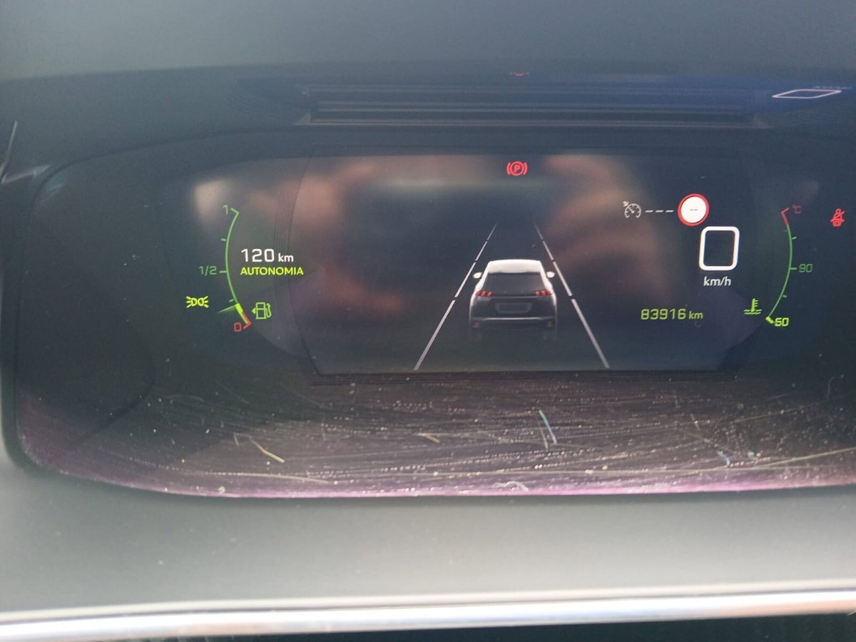 Peugeot 2008 PureTech 100 S&S Allure Pack (9)