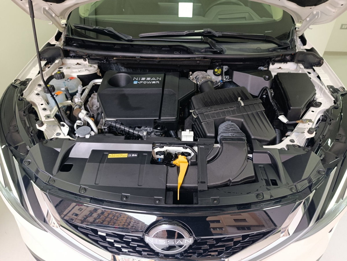 Nissan Qashqai 1.5 e-power 90th Anniversary 2wd (17)