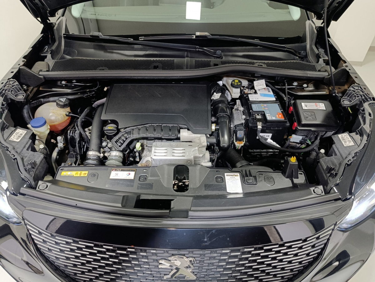 Peugeot 2008 PureTech 130 S&S Allure (16)