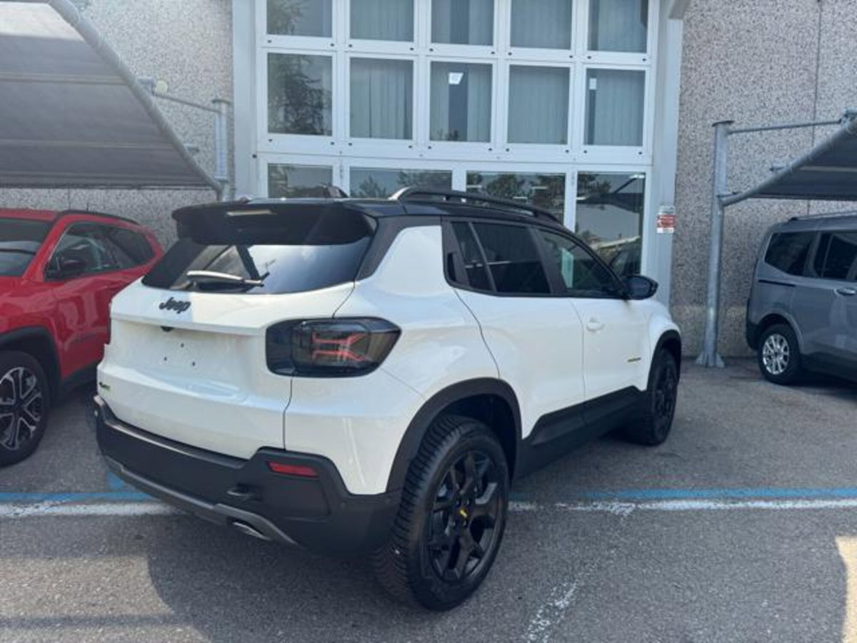 Jeep Avenger 1.2 turbo e-hybrid mhev The North Face 4xe 145cv edct6 (4)