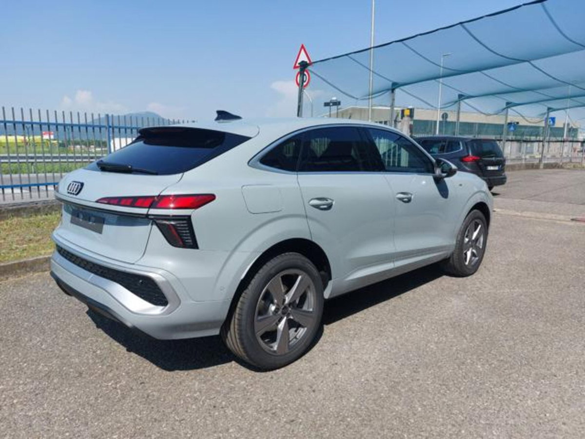 Audi Q3 Sportback 2.0 tdi S line edition 150cv s-tronic (2)