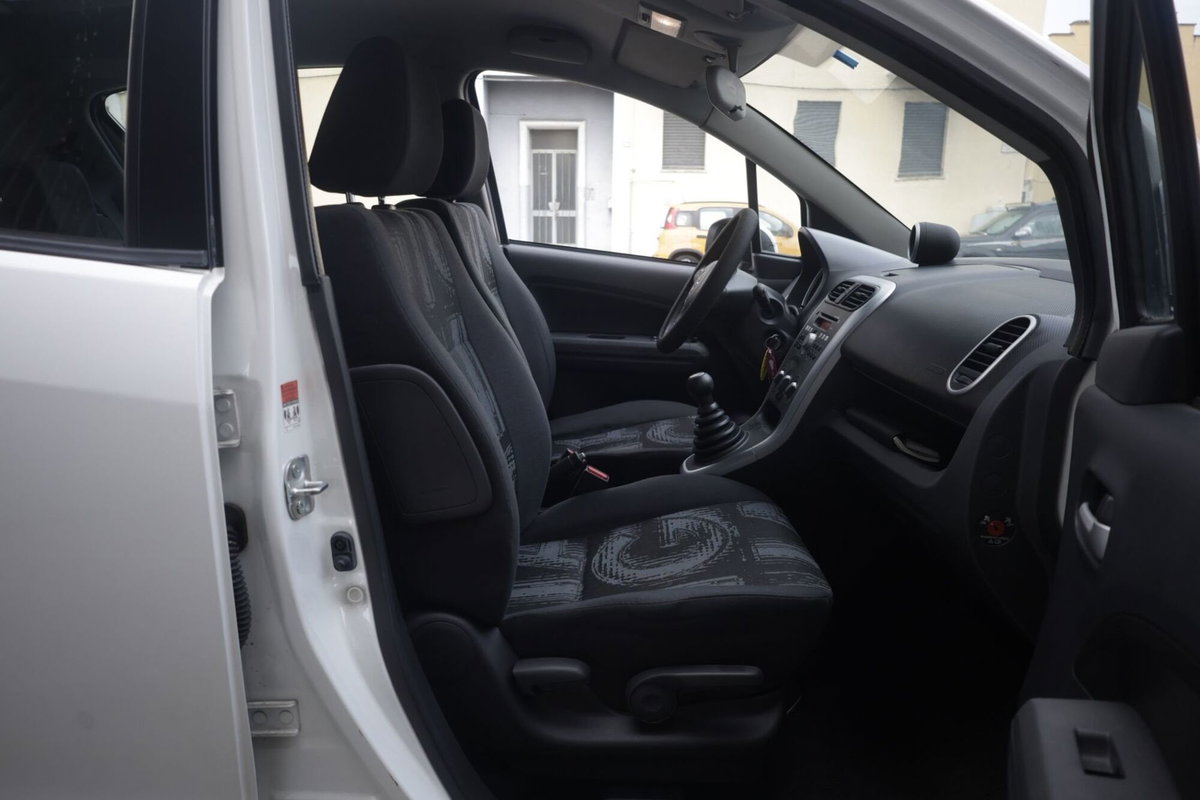 Opel Agila 1.2 16V 94CV Enjoy (10)