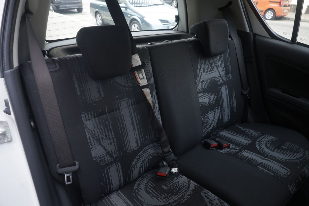 Opel Agila 1.2 16V 94CV Enjoy (12)