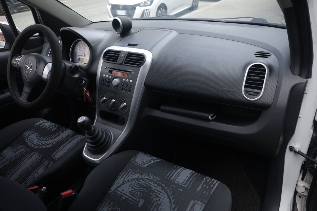 Opel Agila 1.2 16V 94CV Enjoy (8)