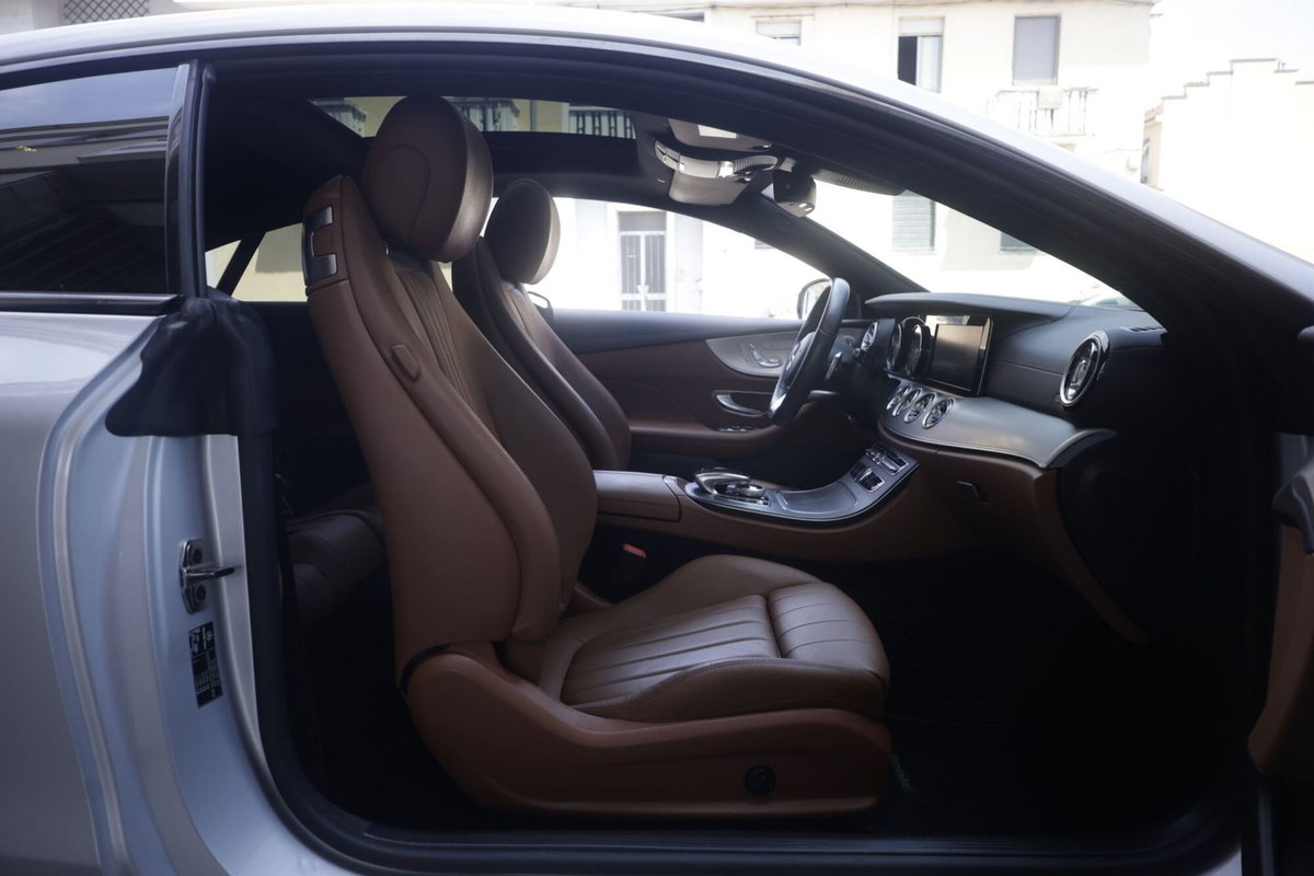 Mercedes-Benz Classe E Coupé 220 d 4Matic Premium Plus (12)