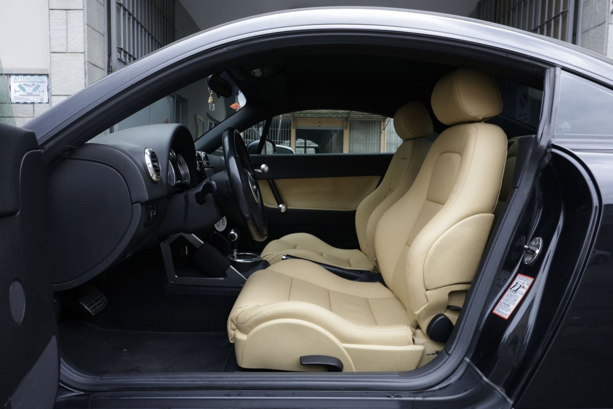 Audi TT Coupé 1.8 TFSI (17)
