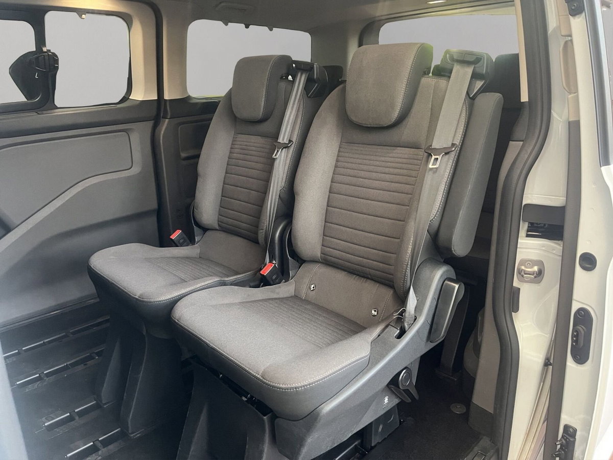Ford Tourneo Custom Shuttle Bus 320 2.0 EcoBlue 130CV aut.PL Tit. (12)