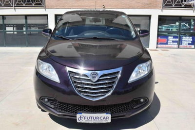 Lancia Ypsilon 0.9 TwinAir 85 CV 5 porte Metano Ecochic Silver usata