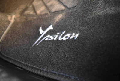 Lancia Ypsilon 0.9 TwinAir 85 CV 5 porte Metano Ecochic Silver (11)