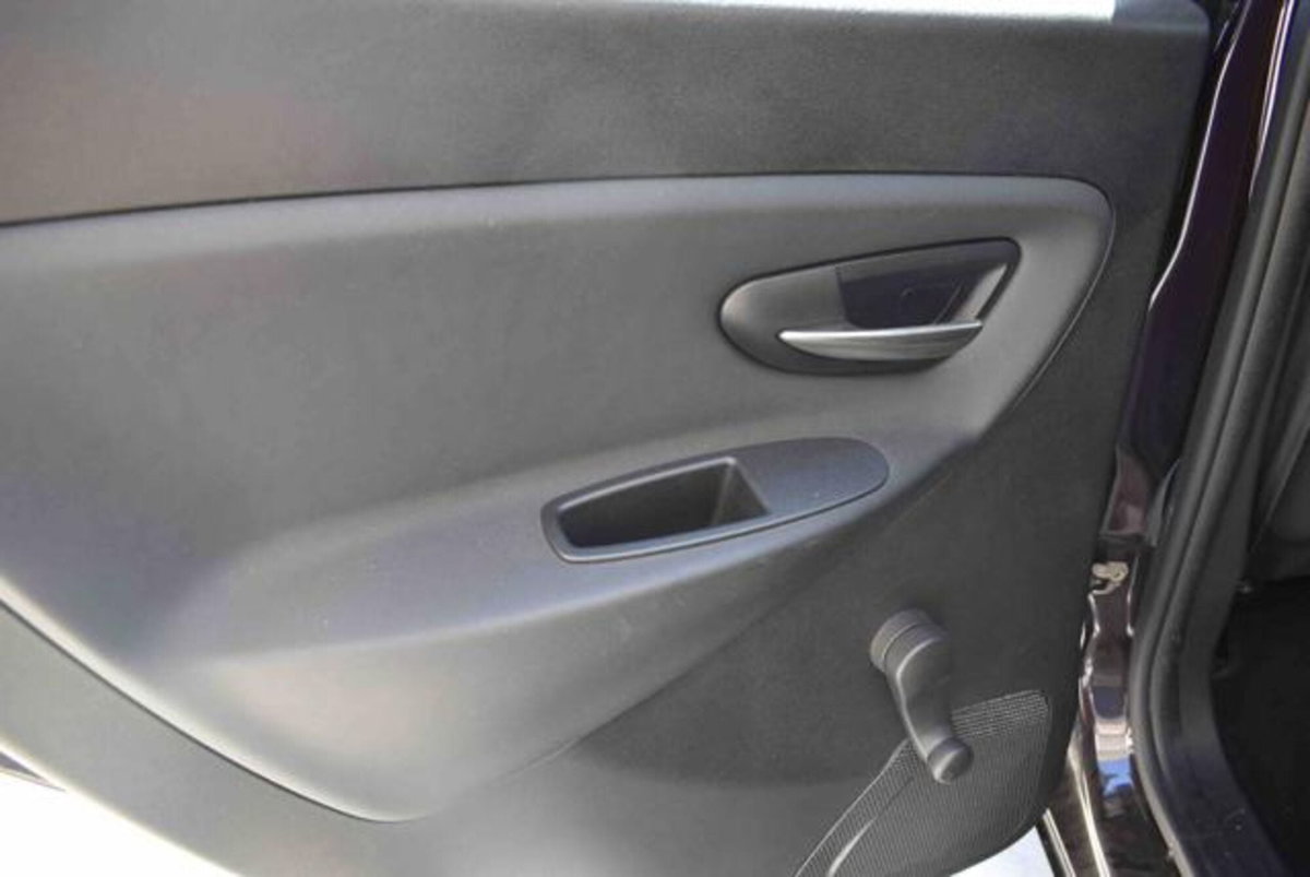 Lancia Ypsilon 0.9 TwinAir 85 CV 5 porte Metano Ecochic Silver (13)