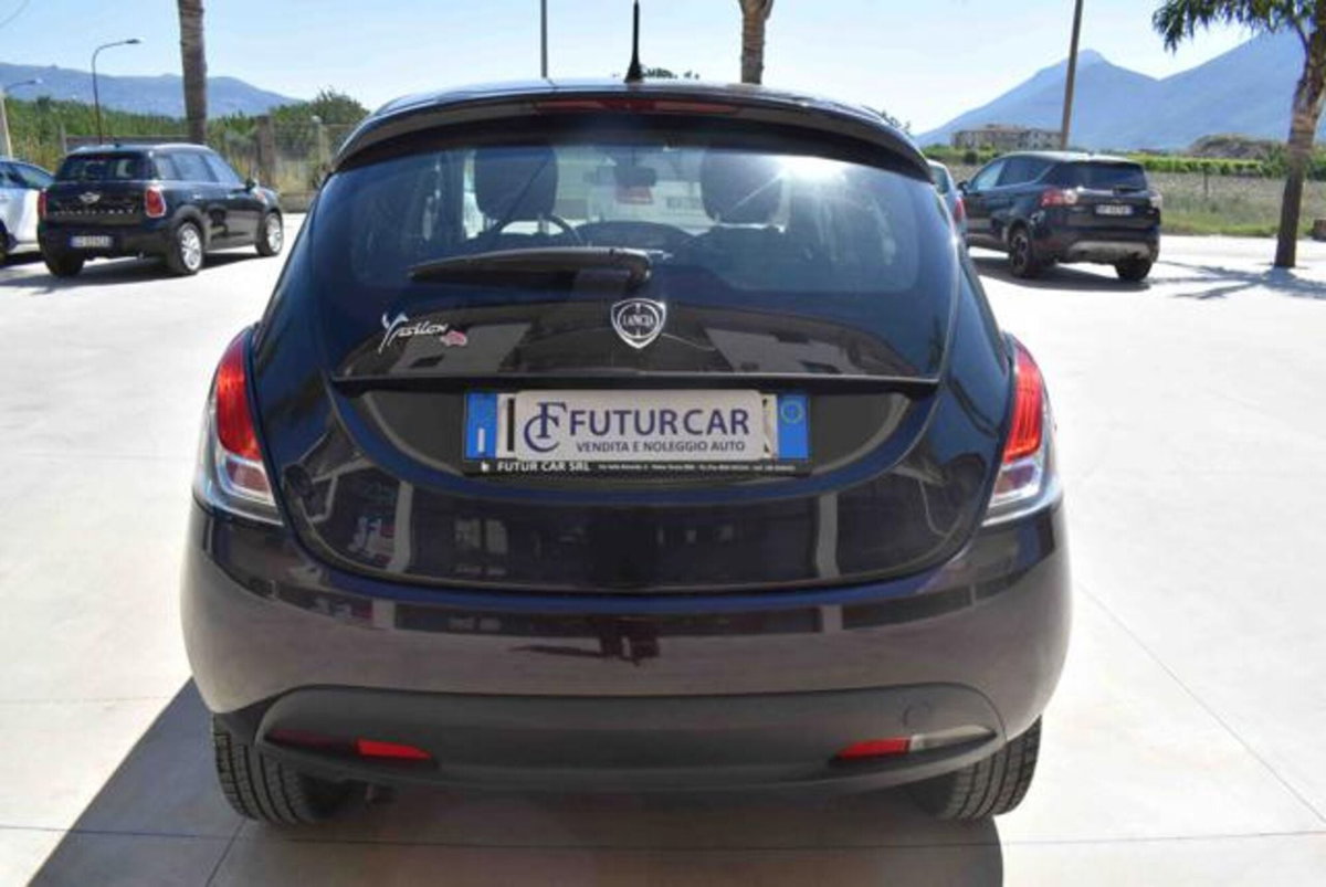 Lancia Ypsilon 0.9 TwinAir 85 CV 5 porte Metano Ecochic Silver (16)