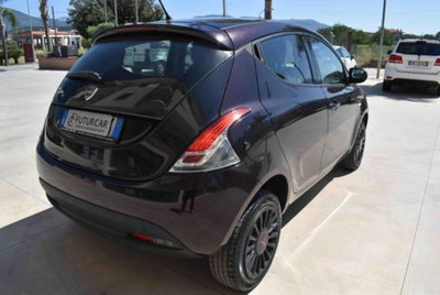 Lancia Ypsilon 0.9 TwinAir 85 CV 5 porte Metano Ecochic Silver (17)