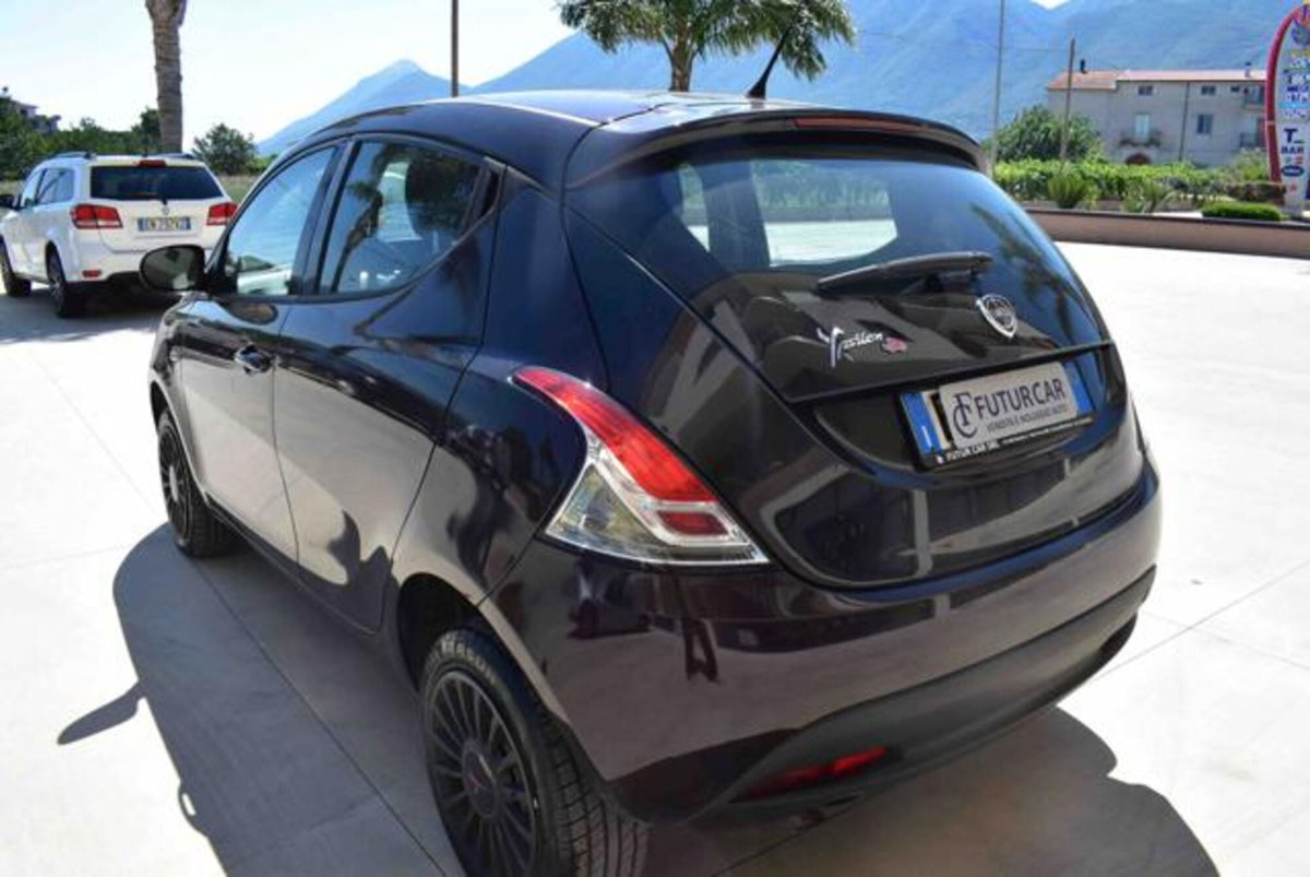 Lancia Ypsilon 0.9 TwinAir 85 CV 5 porte Metano Ecochic Silver (18)