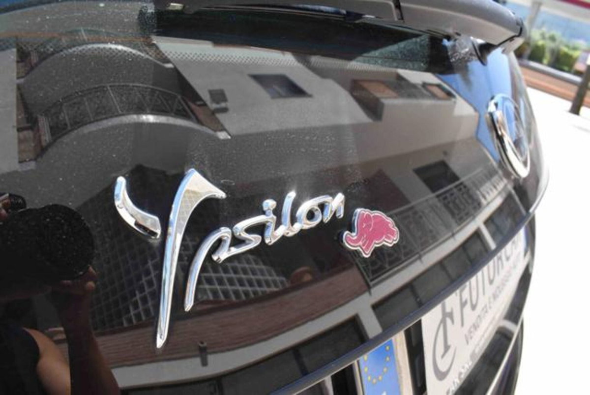 Lancia Ypsilon 0.9 TwinAir 85 CV 5 porte Metano Ecochic Silver (19)