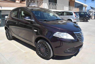 Lancia Ypsilon 0.9 TwinAir 85 CV 5 porte Metano Ecochic Silver (3)