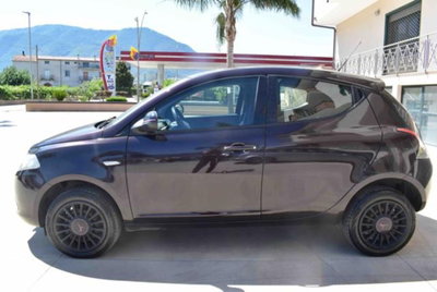 Lancia Ypsilon 0.9 TwinAir 85 CV 5 porte Metano Ecochic Silver (5)