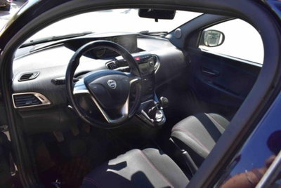 Lancia Ypsilon 0.9 TwinAir 85 CV 5 porte Metano Ecochic Silver (6)