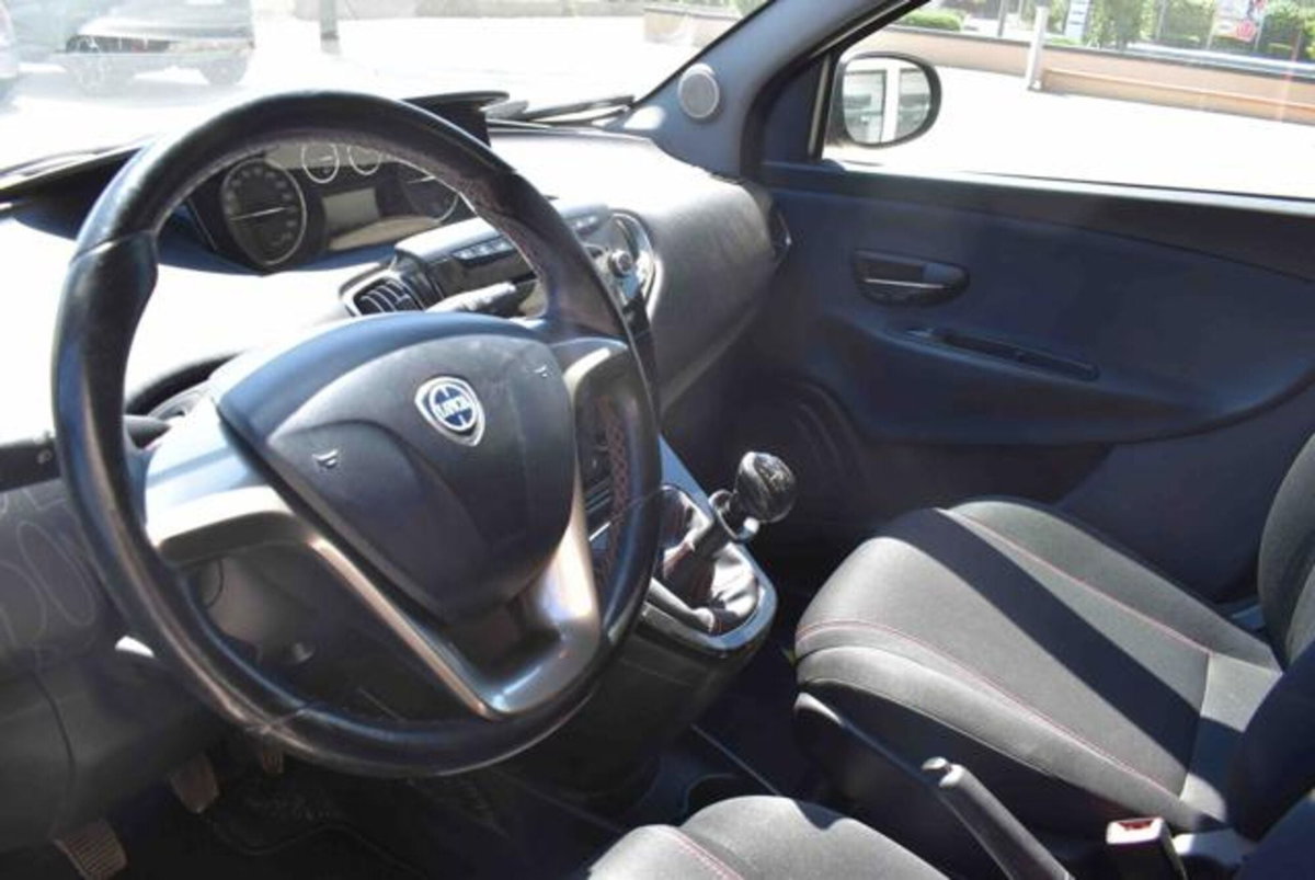Lancia Ypsilon 0.9 TwinAir 85 CV 5 porte Metano Ecochic Silver (7)