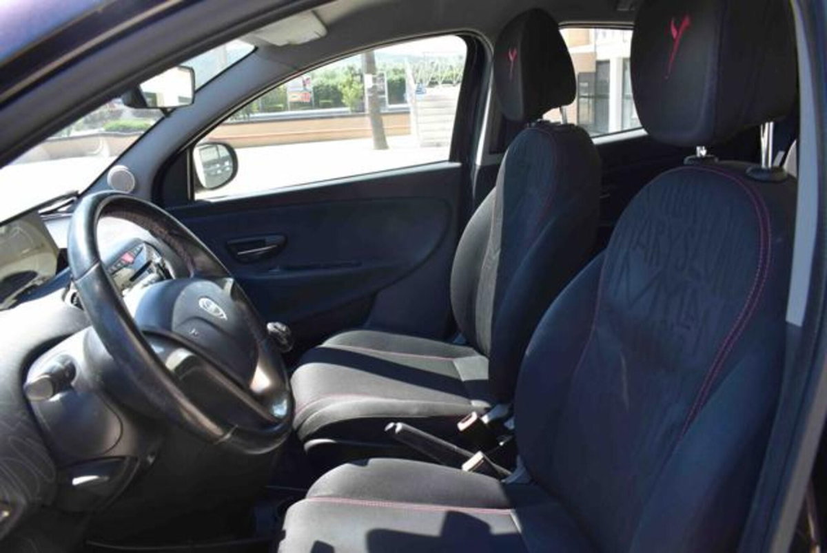 Lancia Ypsilon 0.9 TwinAir 85 CV 5 porte Metano Ecochic Silver (9)
