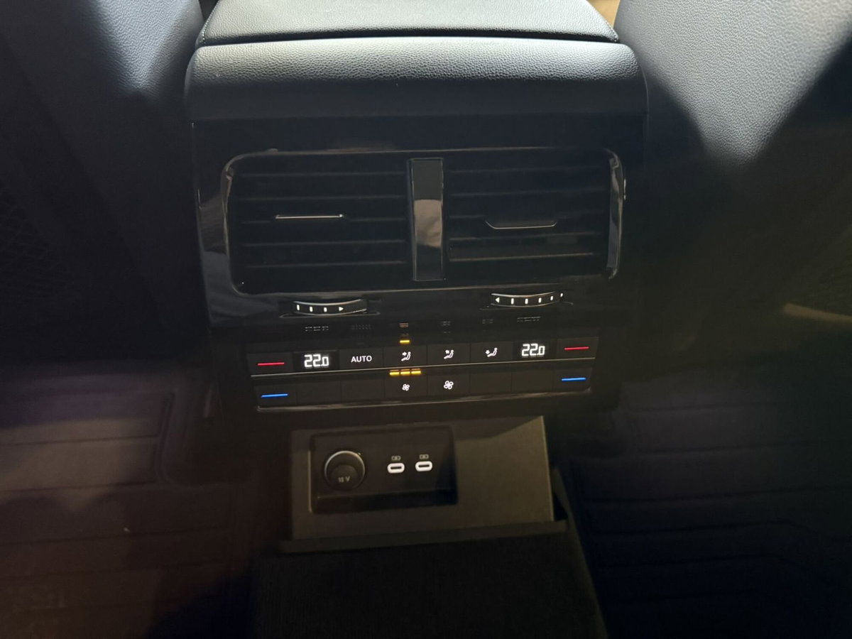 Volkswagen Touareg 3.0 V6 TDI SCR Elegance (14)