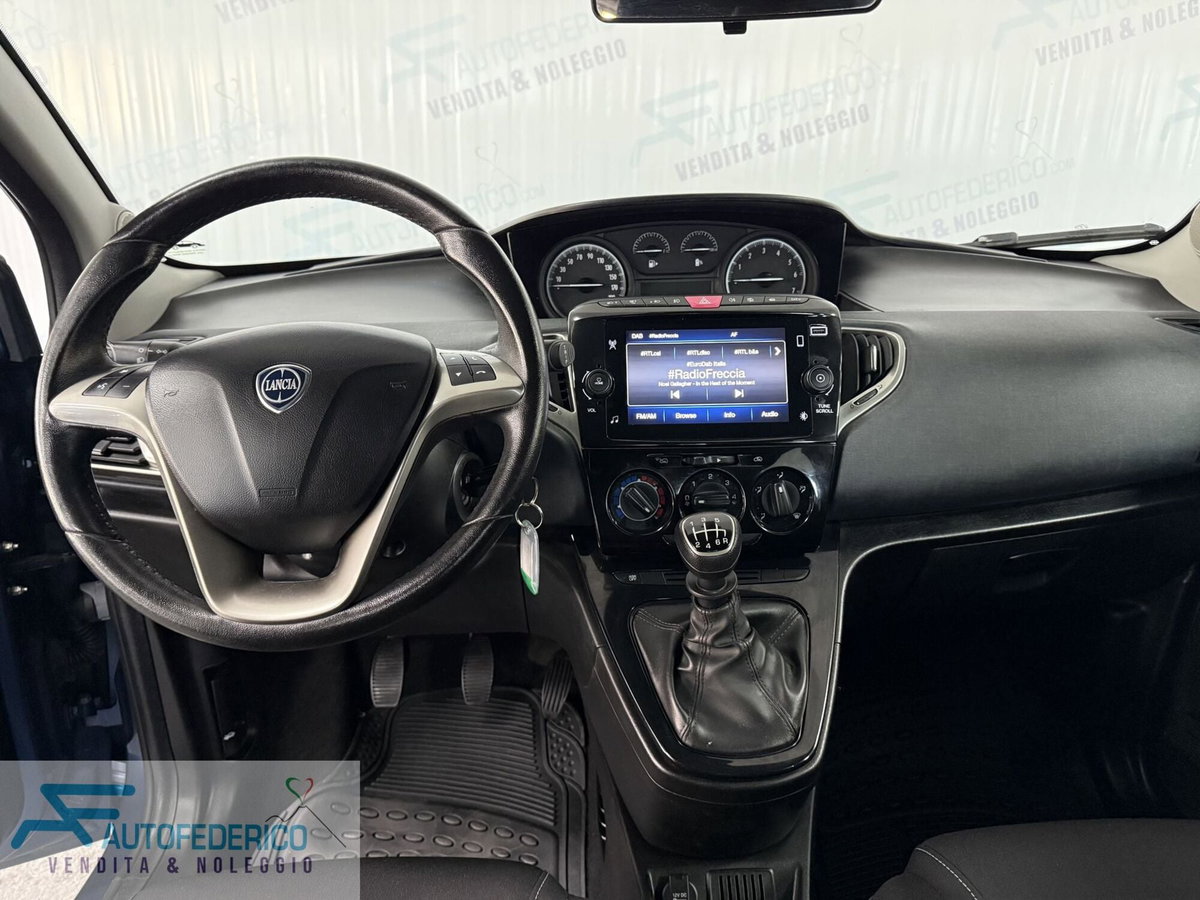 Lancia Ypsilon 1.0 FireFly 5 porte S&S Hybrid Alberta Ferretti (11)
