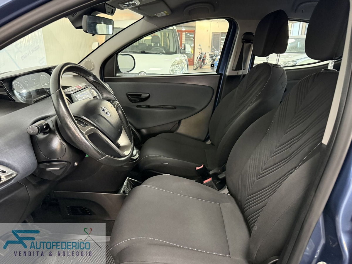 Lancia Ypsilon 1.0 FireFly 5 porte S&S Hybrid Alberta Ferretti (8)
