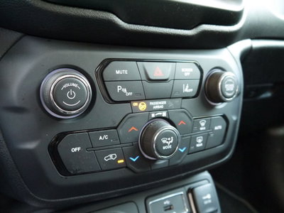 Jeep Renegade 1.3 T4 190CV PHEV 4xe AT6 Limited (14)