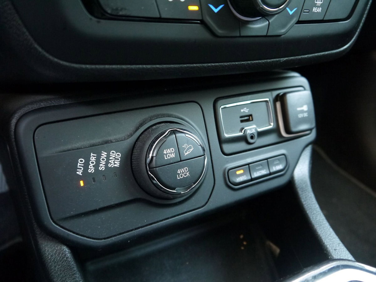 Jeep Renegade 1.3 T4 190CV PHEV 4xe AT6 Limited (15)