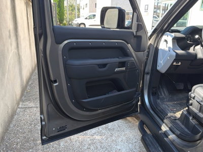 Land Rover Defender 110 3.0D I6 200 CV AWD Auto S (17)