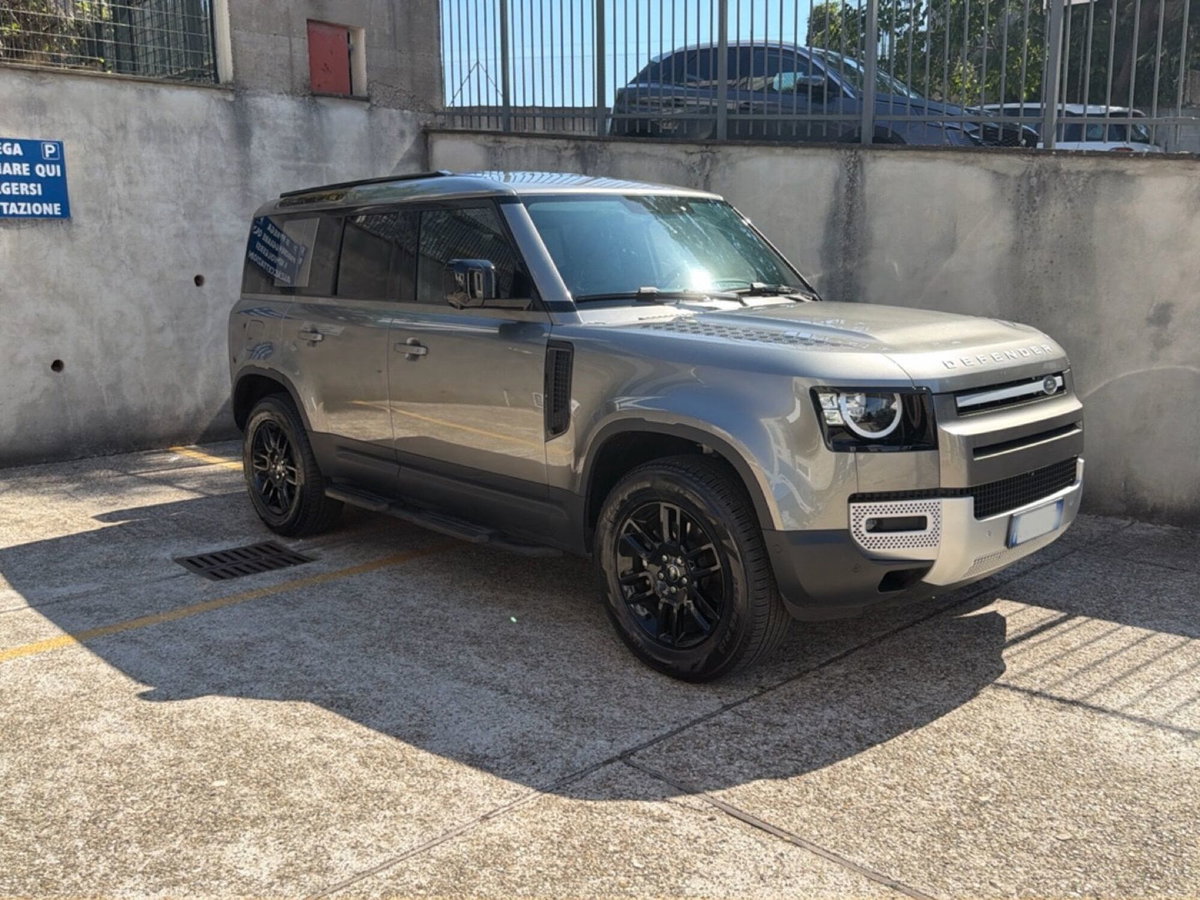 Land Rover Defender 110 3.0D I6 200 CV AWD Auto S (7)
