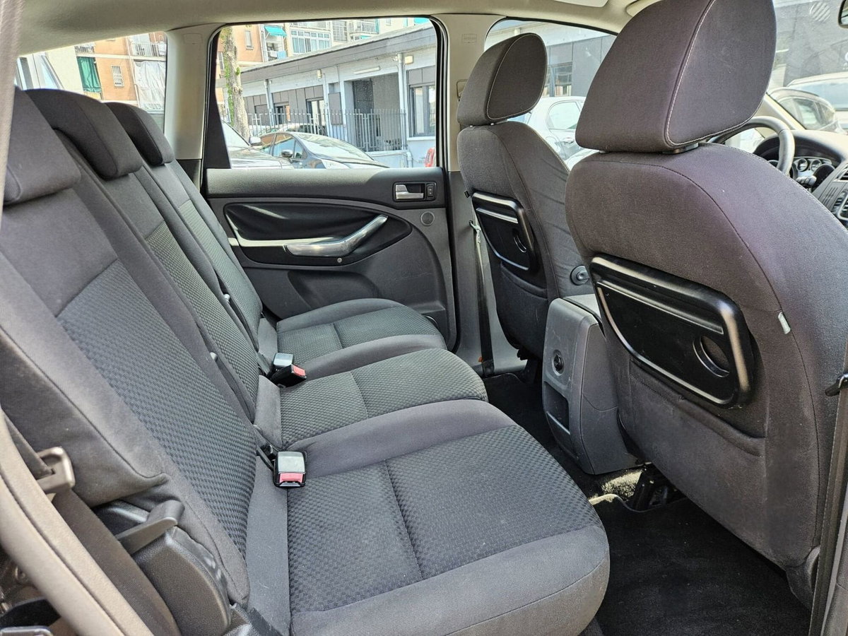 Ford C-Max 1.8 125 CV Titanium (12)