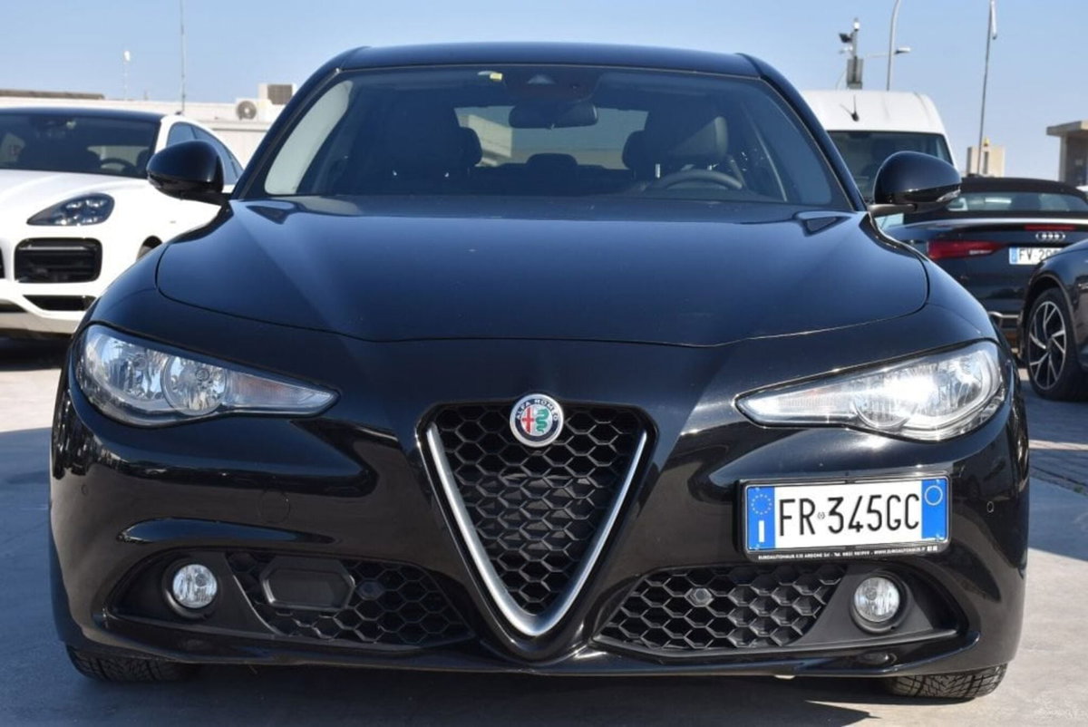 Alfa Romeo Giulia 2.2 Turbodiesel 180 CV AT8 Super (2)
