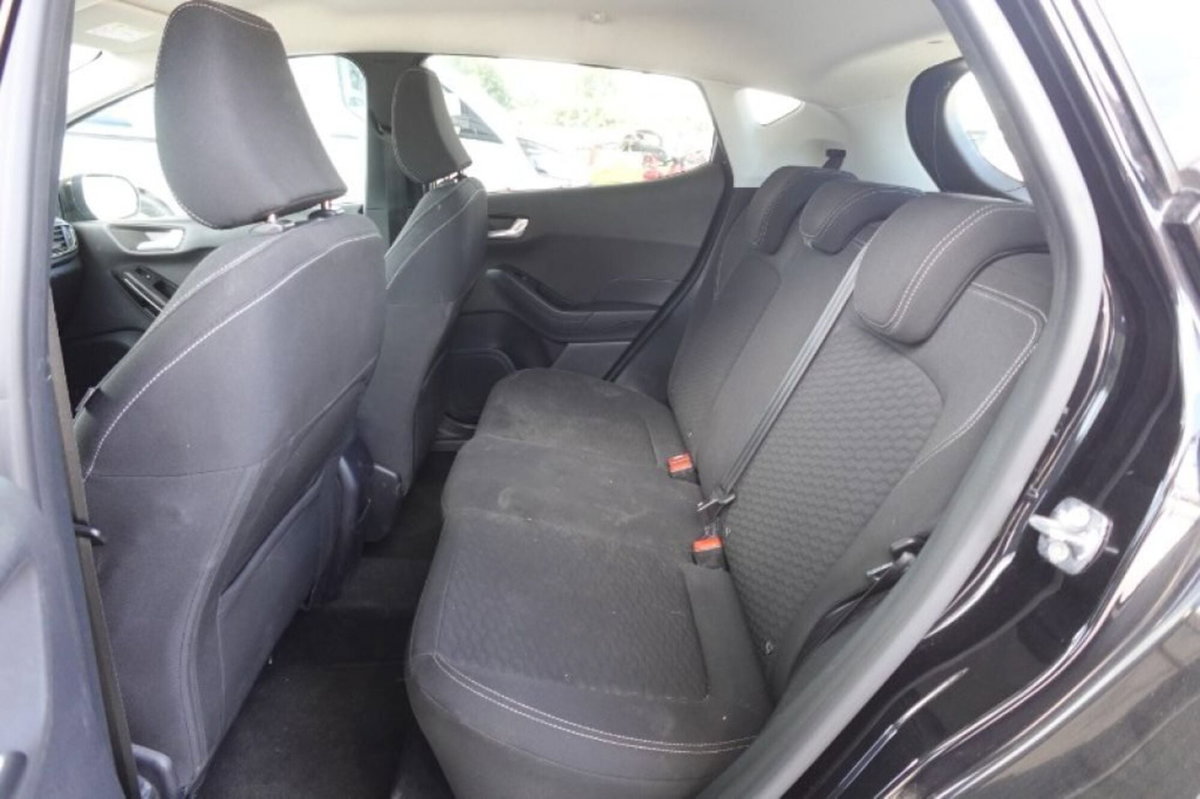 Ford Fiesta 1.1 75 CV 5 porte Titanium (2)