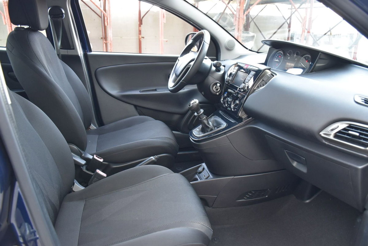 Lancia Ypsilon 1.2 69 CV 5 porte GPL Ecochic Gold (15)