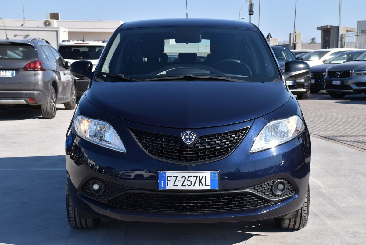 Lancia Ypsilon 1.2 69 CV 5 porte GPL Ecochic Gold (2)