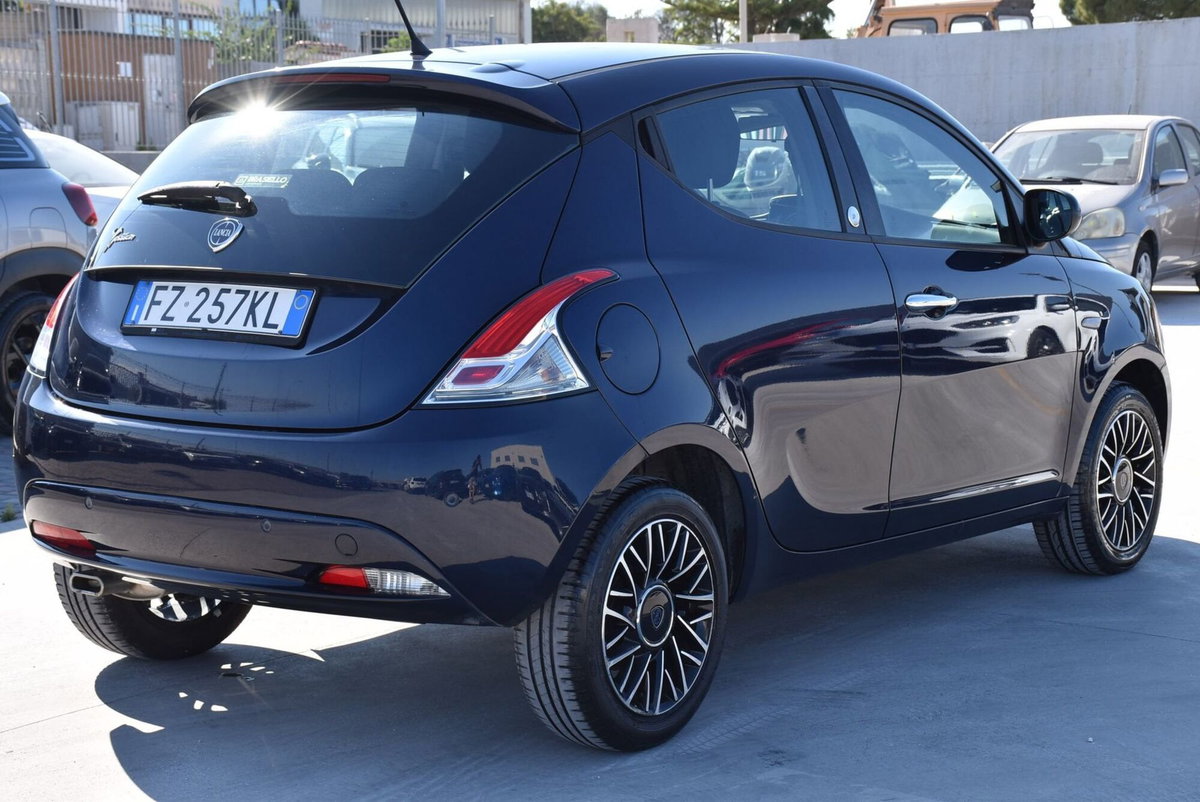 Lancia Ypsilon 1.2 69 CV 5 porte GPL Ecochic Gold (4)