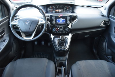 Lancia Ypsilon 1.2 69 CV 5 porte GPL Ecochic Gold (7)