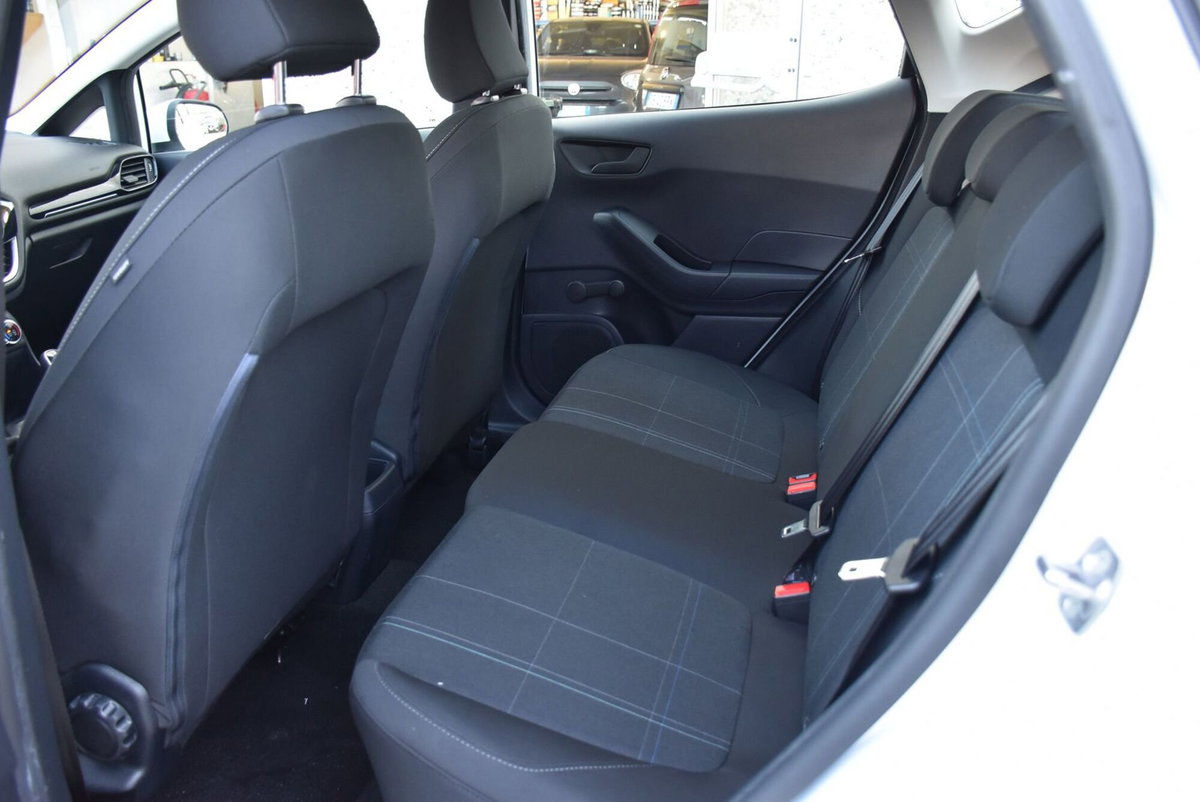 Ford Fiesta 1.1 75 CV GPL 5 porte (12)