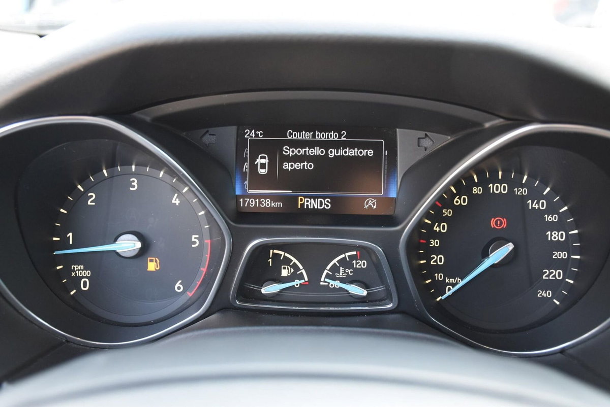 Ford Focus 1.5 TDCi 120 CV Start&Stop Powershift Titanium X (9)