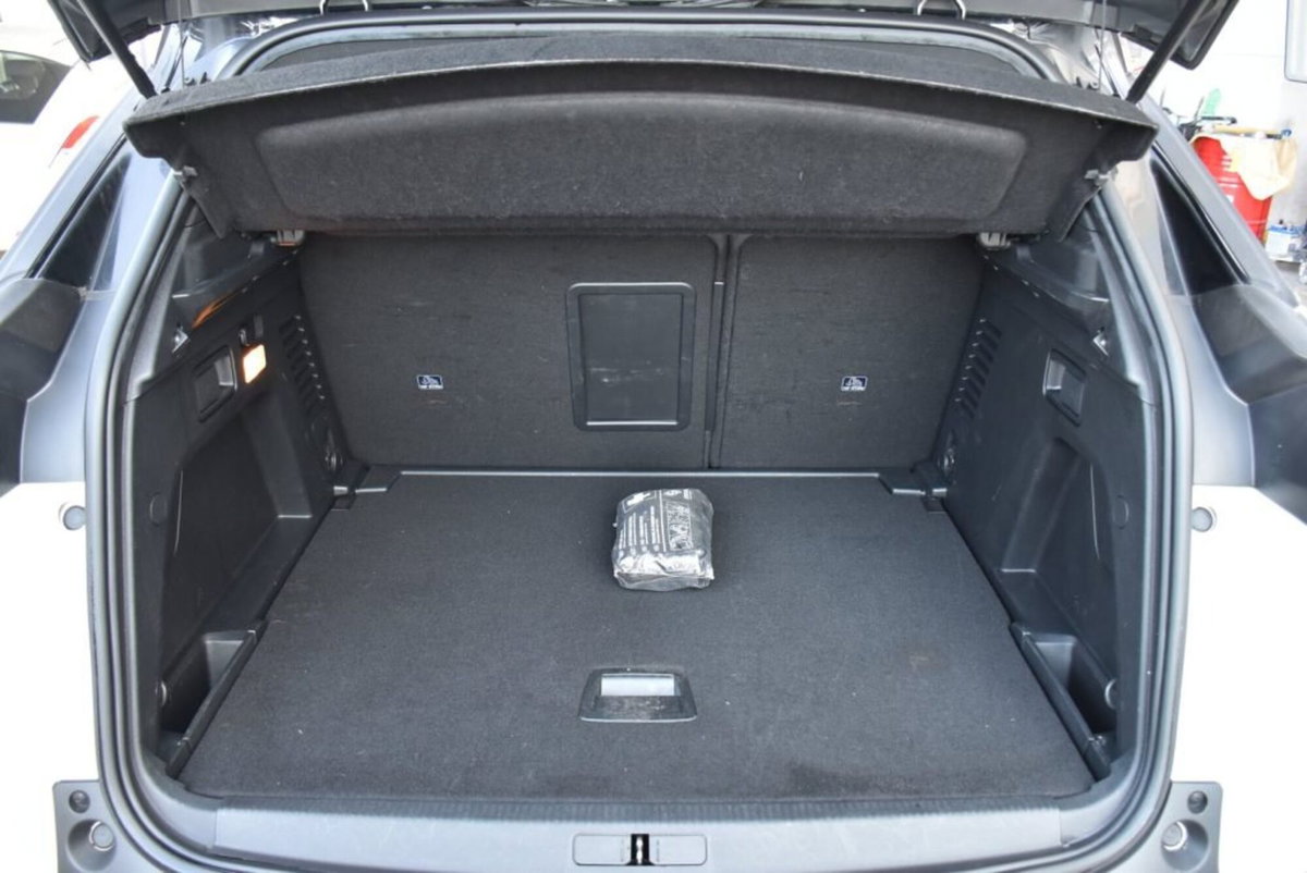 Peugeot 3008 BlueHDi 130 S&S EAT8 GT Pack (17)
