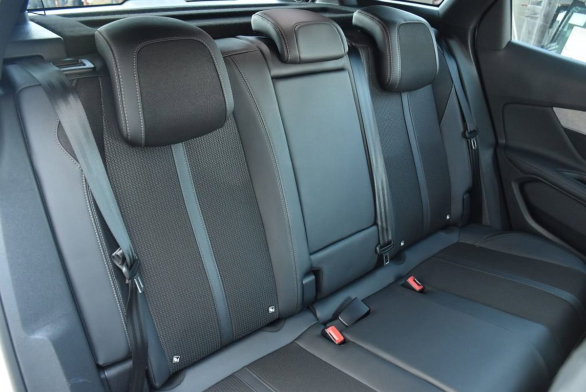 Peugeot 3008 BlueHDi 130 S&S EAT8 GT Pack (19)