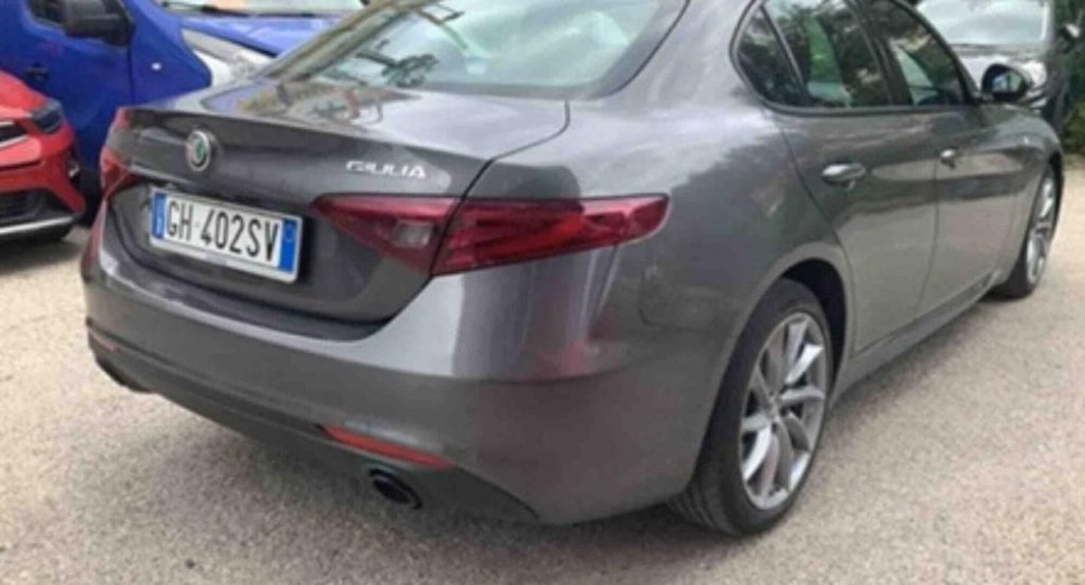 Alfa Romeo Giulia 2.2 Turbodiesel 210 CV AT8 AWD Q4 Veloce Ti (2)
