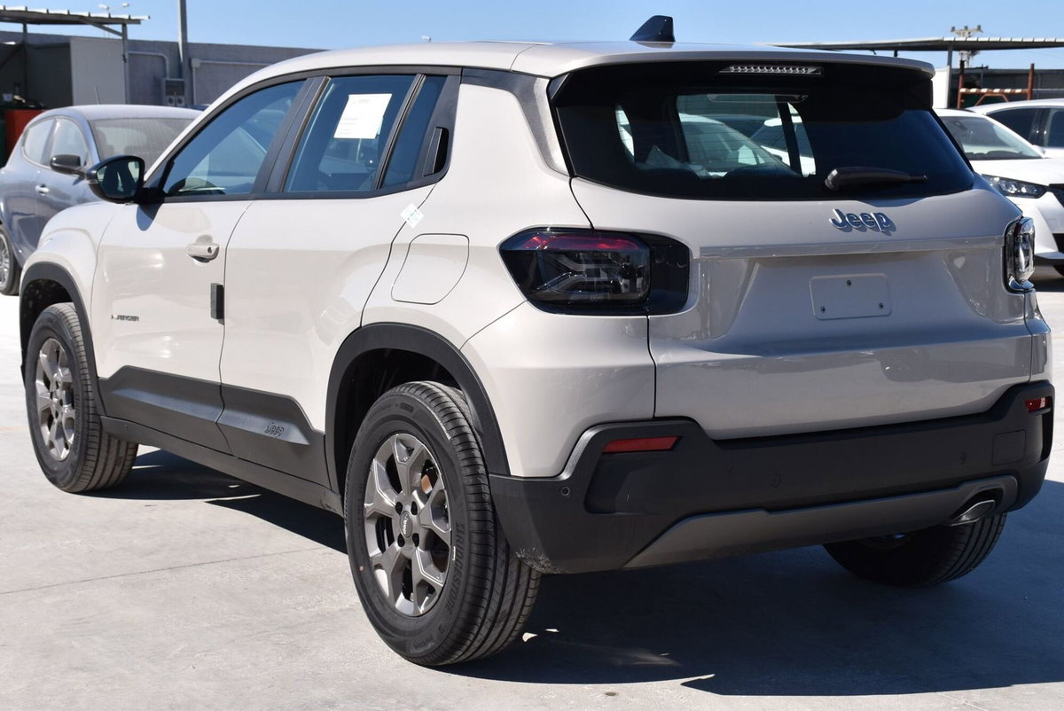 Jeep Avenger full-electric Longitude fwd 156cv auto (6)