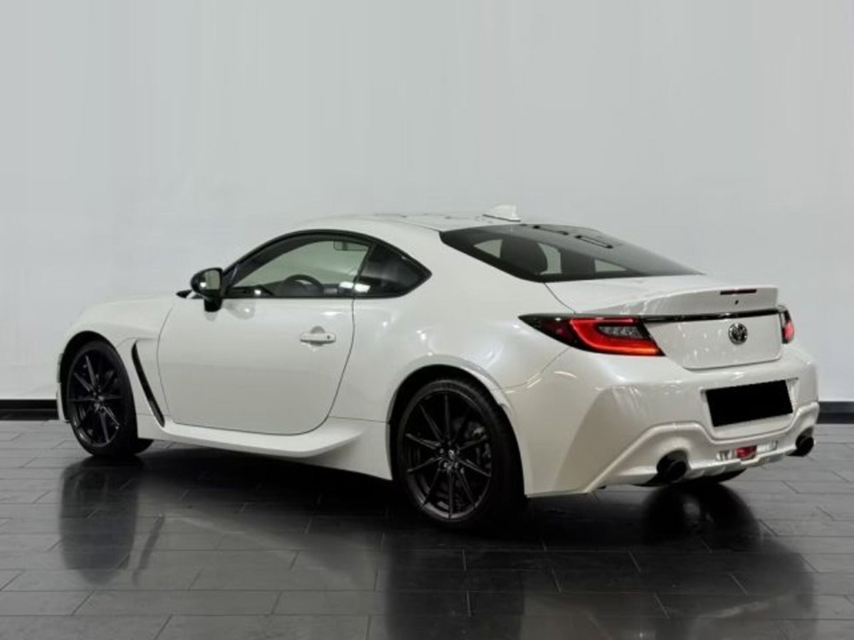Toyota GR86 2.Premium Sport A/T (10)