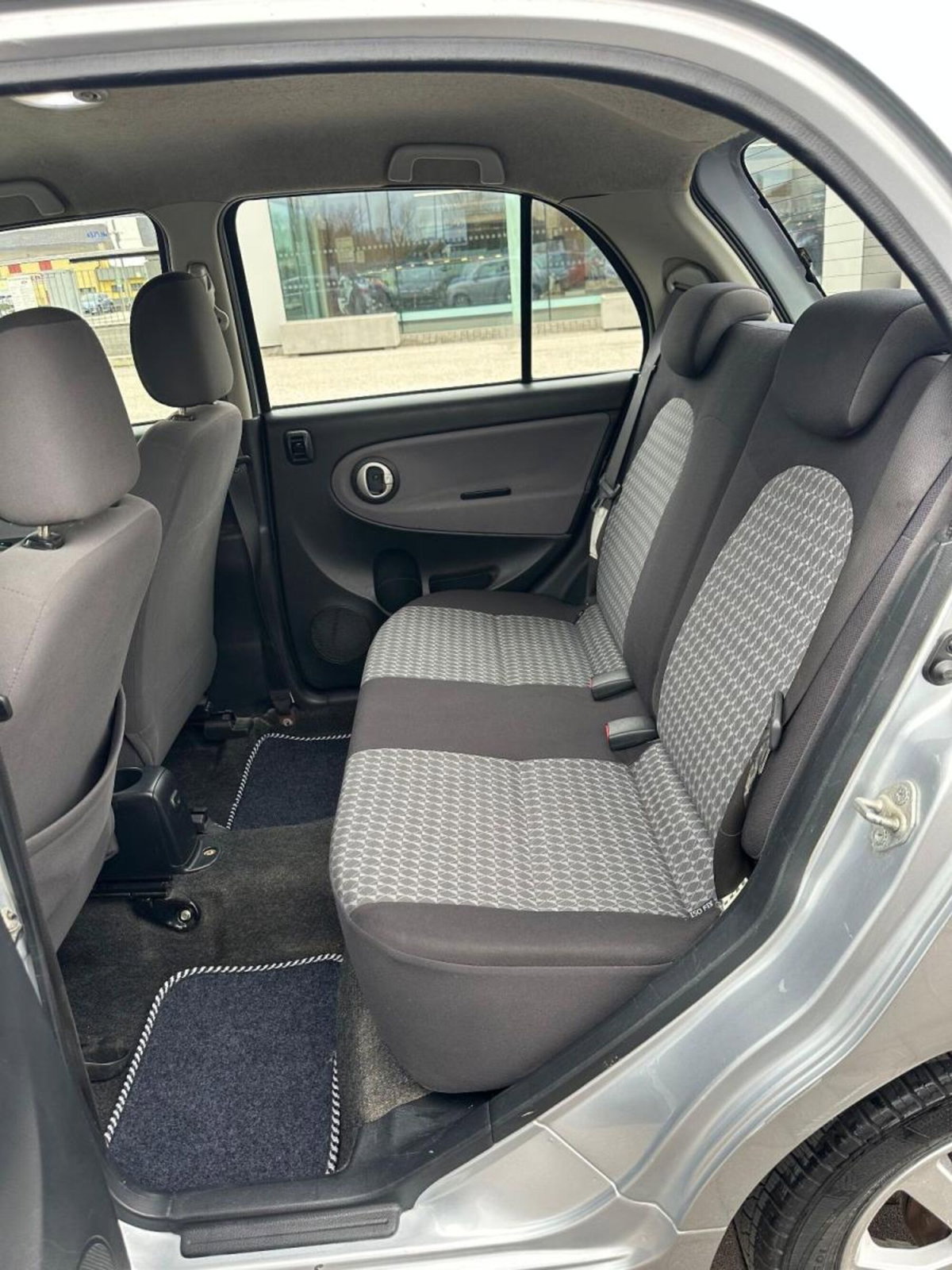 Daihatsu Trevis 1.0 (9)