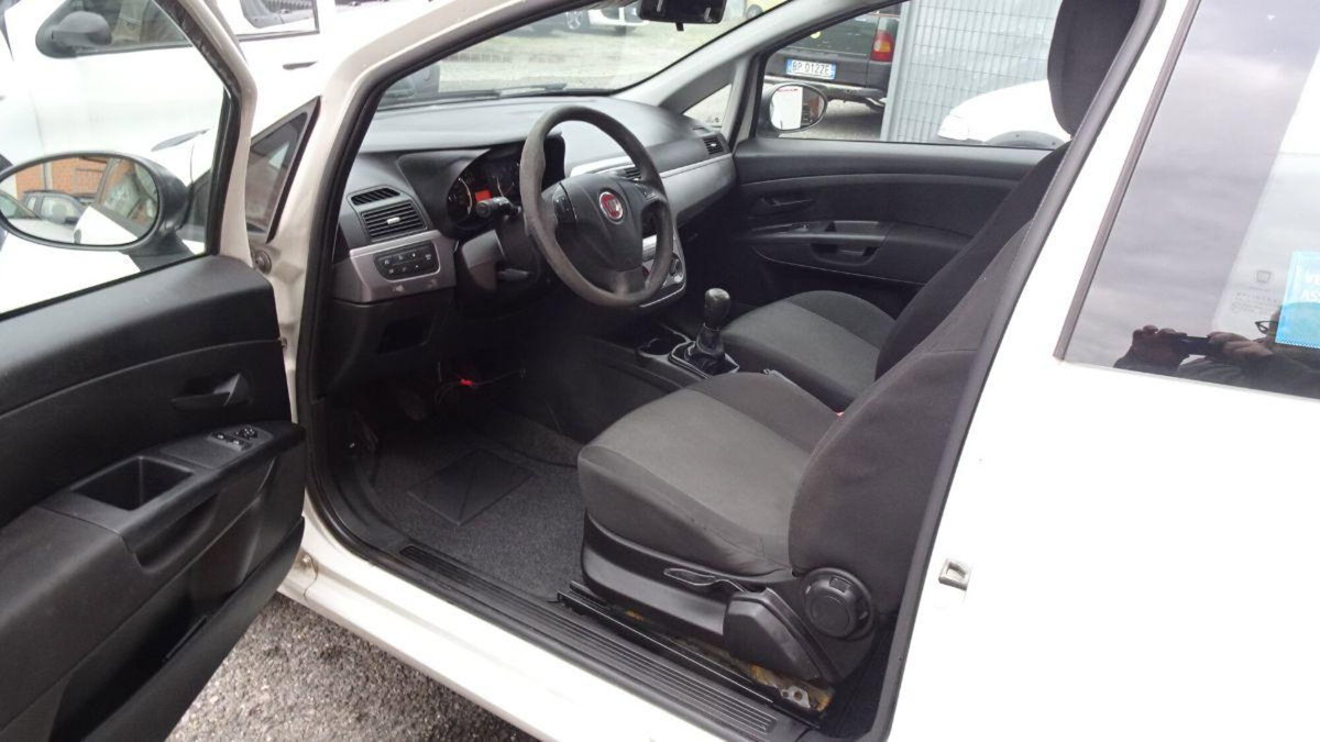 Fiat Punto 1.3 MJT 85CV S&S 5 porte Van Pop 4 posti E5+ (15)