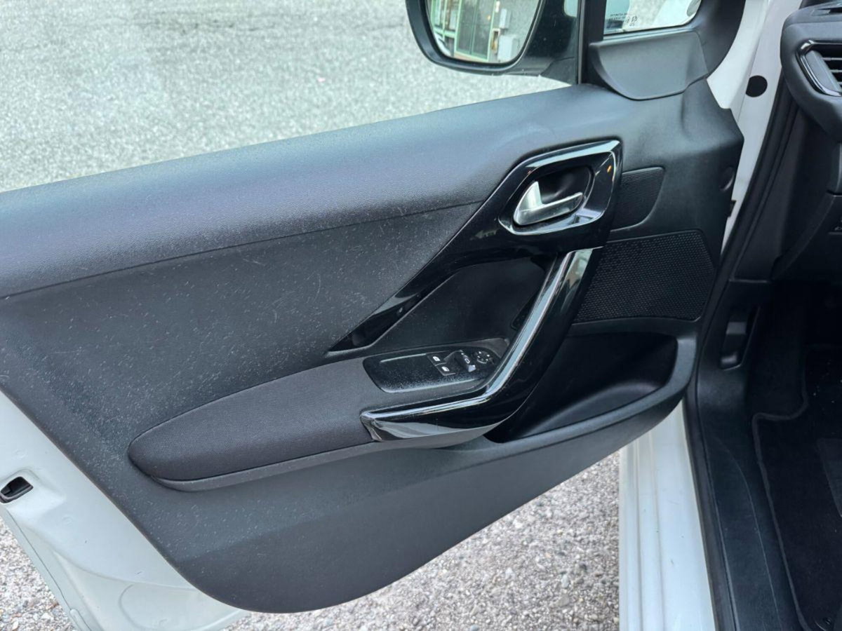 Peugeot 208 HDi 68 CV 5 porte Active (13)