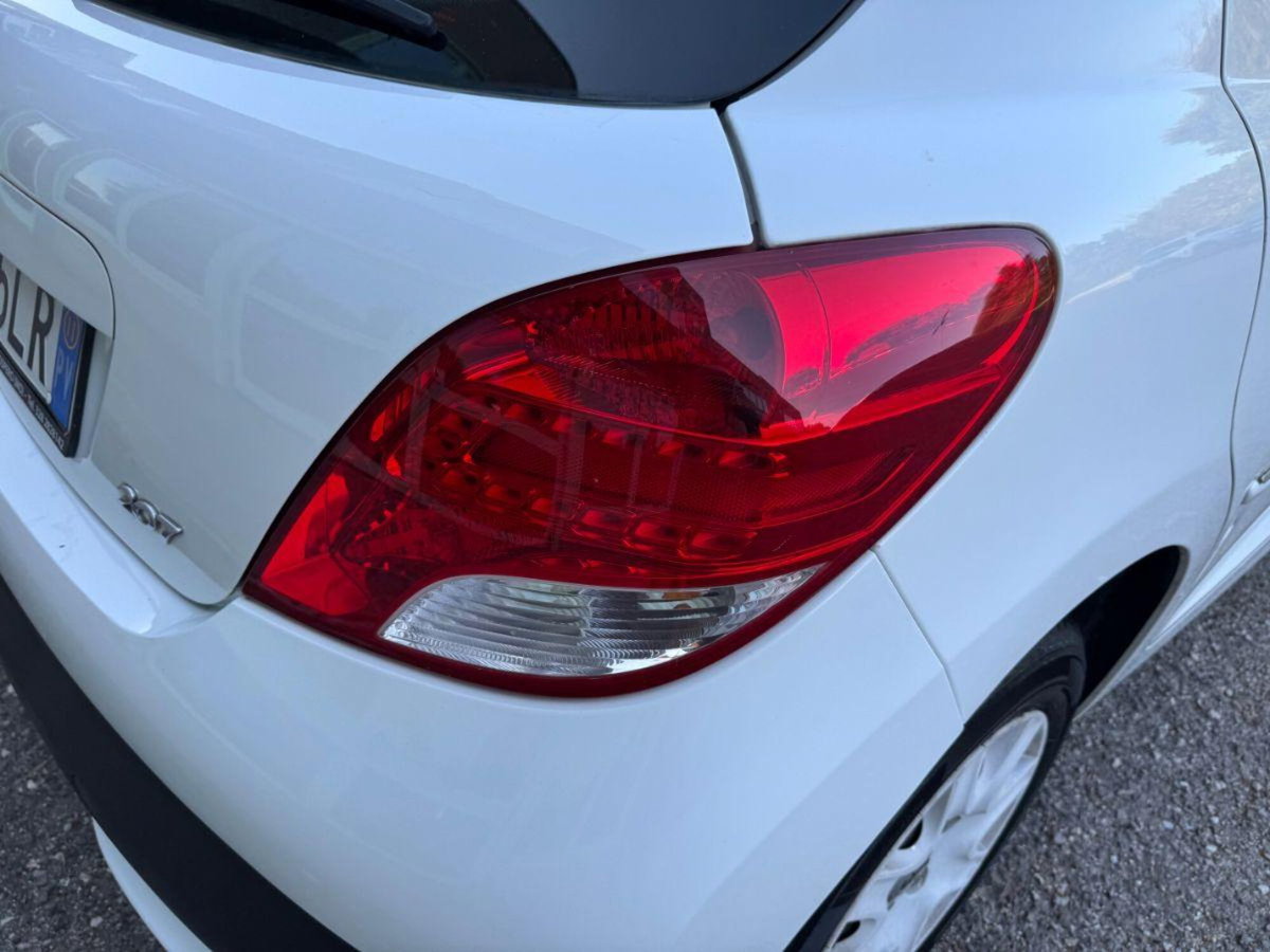 Peugeot 207 HDi 70CV 5p. Energie (16)