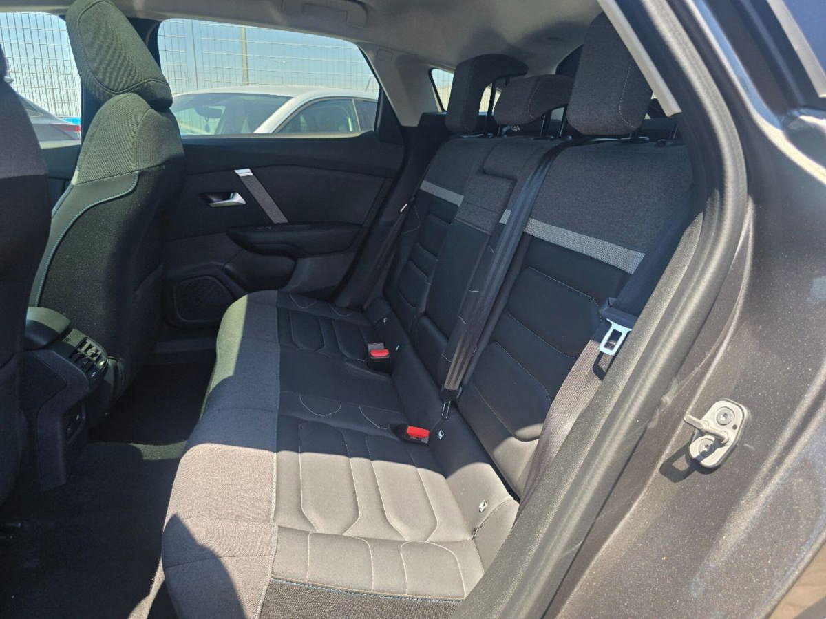 Citroen C4 PureTech 130 S&S Shine (9)
