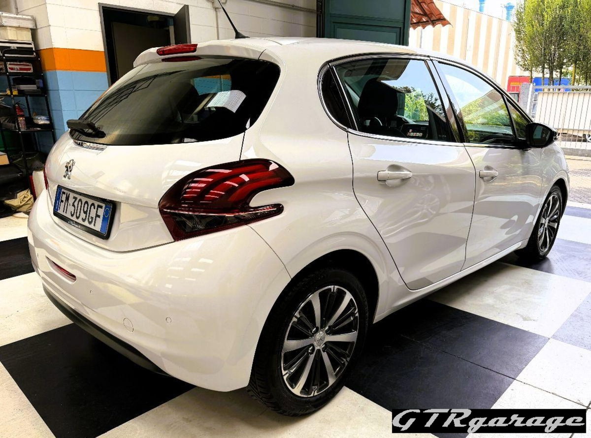 Peugeot 208 100 5 porte Allure (6)